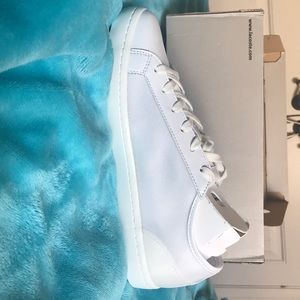 NWT//White Lacoste Sneakers🥀